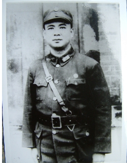 《英姿焕发的李友邦先生》