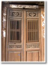 ��ٮ���A��󤤪����ⰼ�A�U�]�@���C����O��H�}�A�J������αB��߼y�ɡA�i�N����K�U�A�ϪŶ��y�Z�C